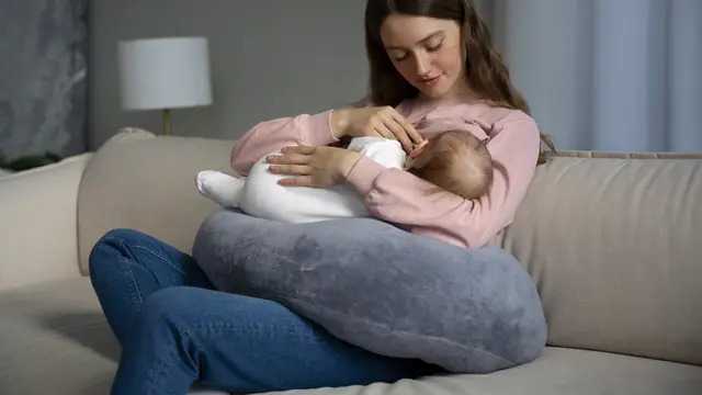 Ibu Menyusui Makan Sembarangan, Apa Bikin Kualitas ASI Turun?