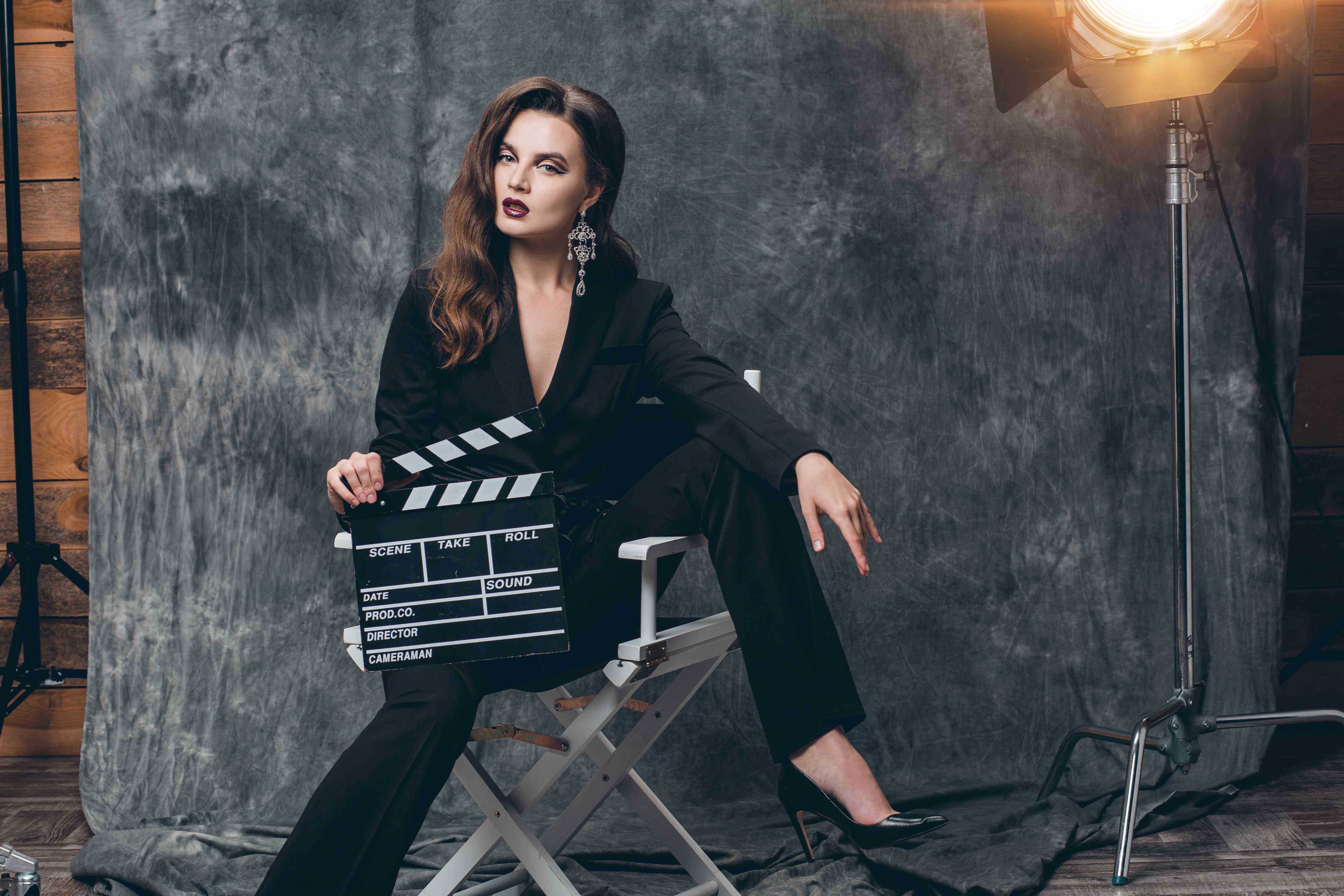 Sering Insecure? Yuk, Belajar dari Para Pesohor yang Sukses Mengatasinya!